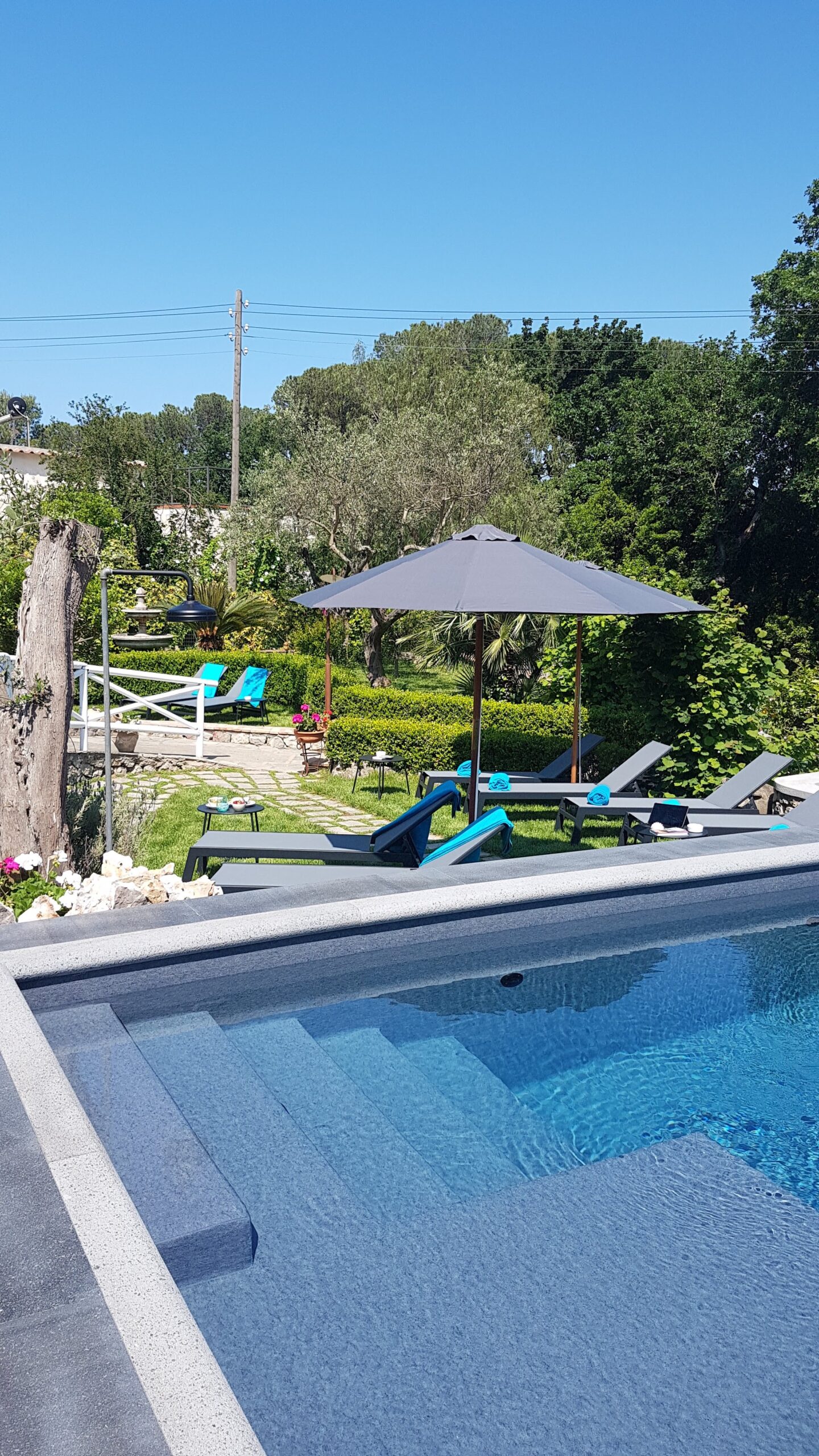 la nostra zona relax con piscina idromassaggio al Relais Villa Anna